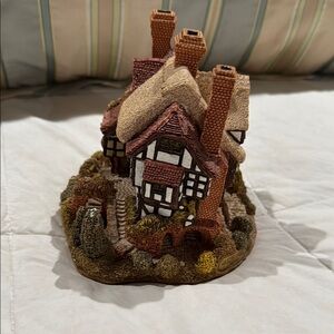Lilliput Three Feathers  Cottage